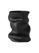 Collapse Vase von Audo Copenhagen in Schwarz aus einer seitlichen Perspektive