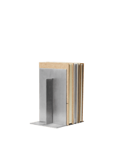 Lager Buchstütze aus Aluminium hält eine Reihe Bücher
