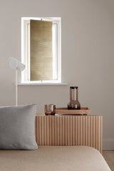Abento Tablett aus Holz mit Kanne auf einer Kommode im Schlafzimmer